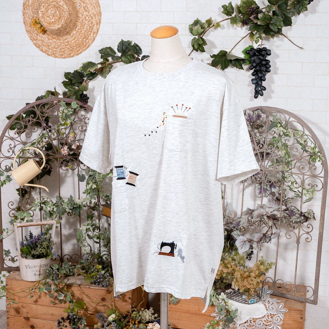手仕事刺繍の多ポケットTシャツ