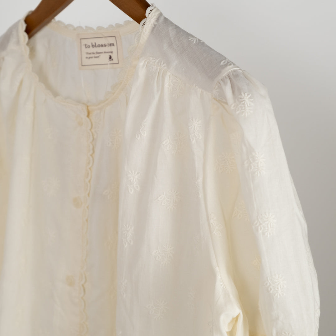 スカラップヘムブラウス (10015761203332)