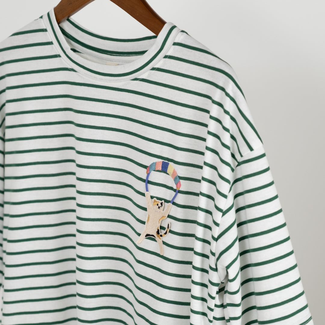 パラシュートぶらぶら猫Tシャツ (10032792436868)