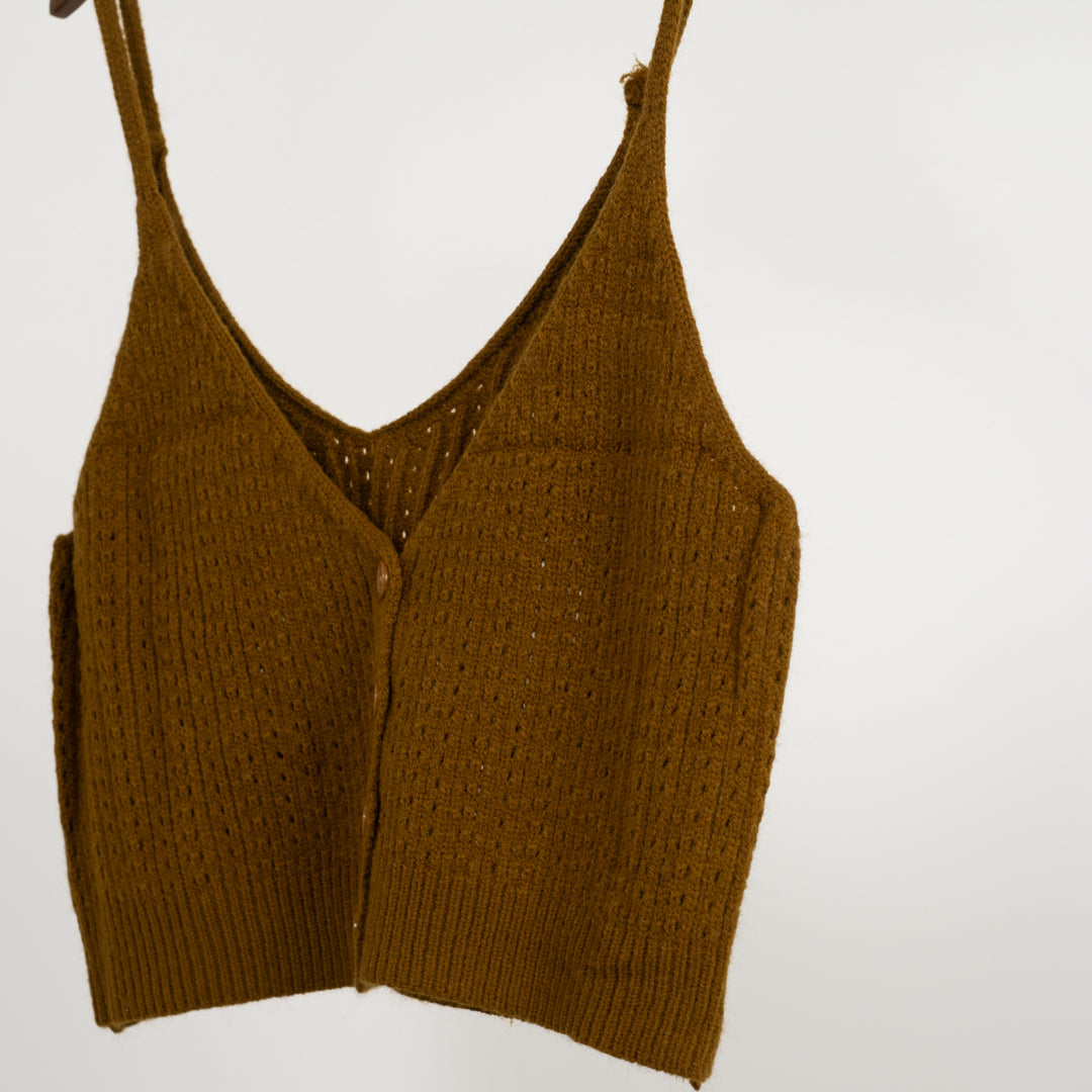 木の実色のニットビスチェ