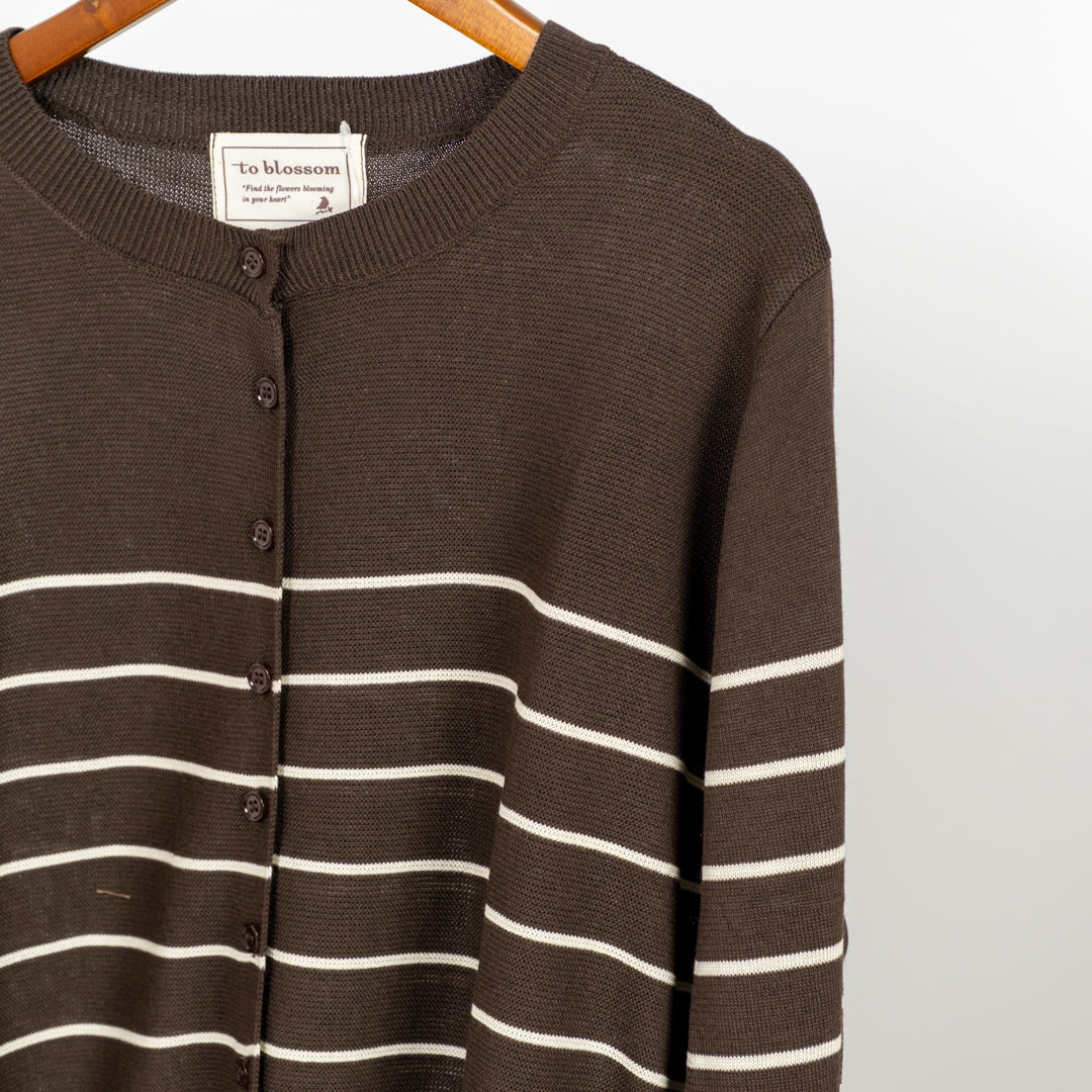 ニットブラウス