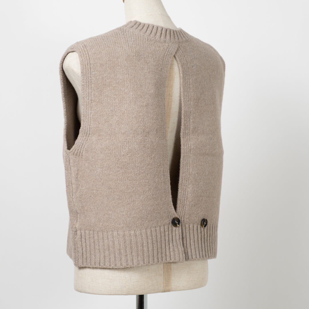 後ボタンニットベスト – to blossom