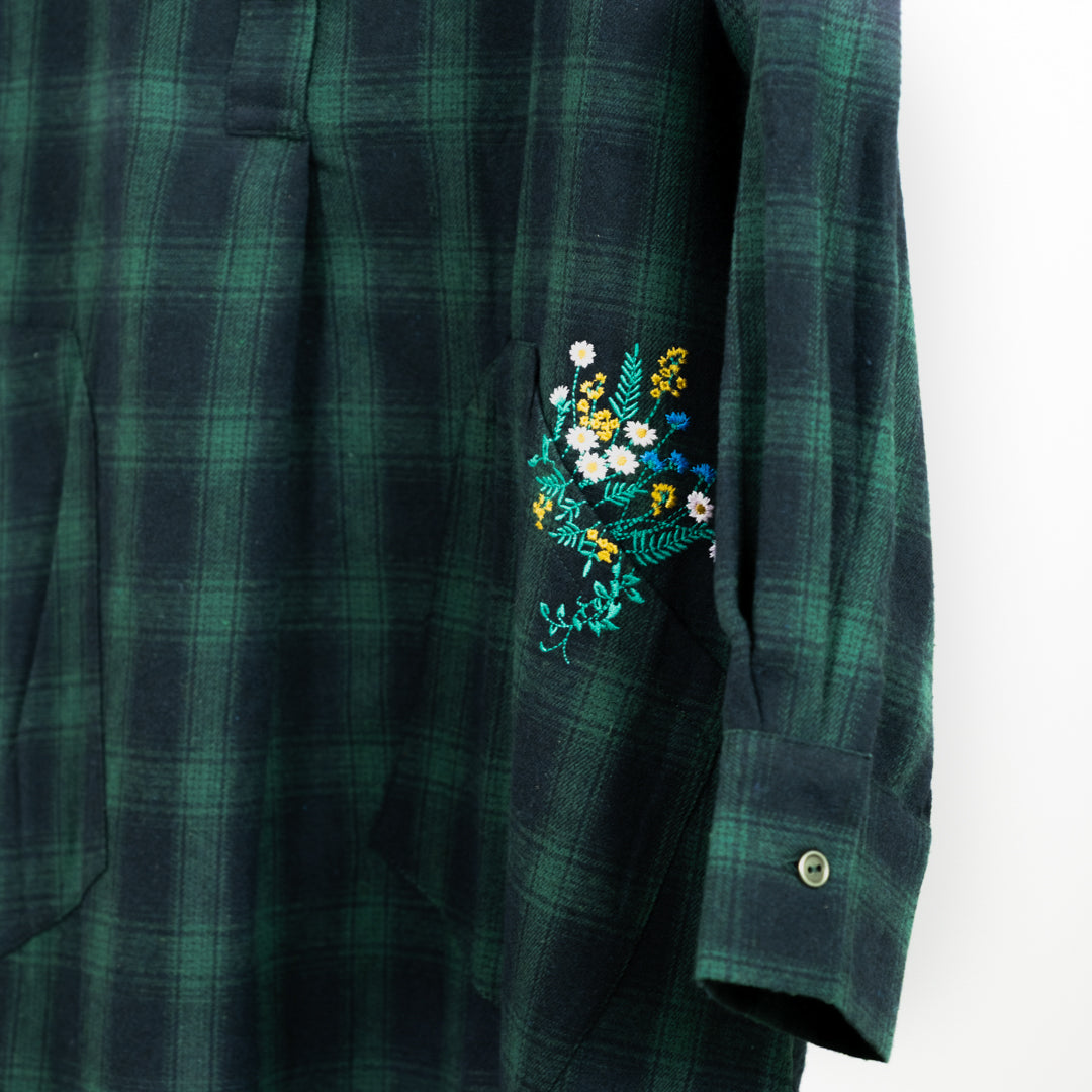 刺しゅう入り多ボタンデザインワンピース