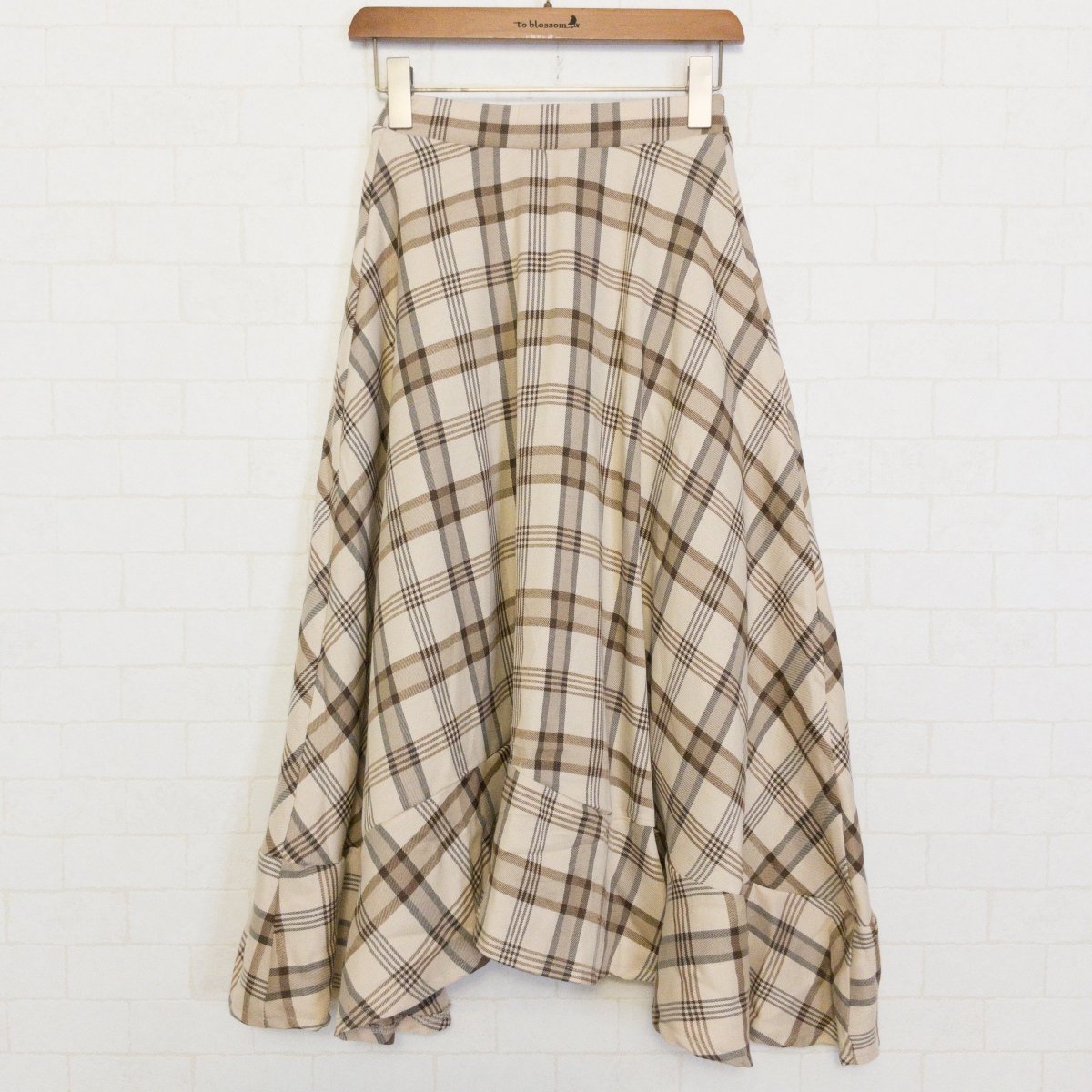 イレギュラーヘムのチェックスカート - to blossom (8166817464452)