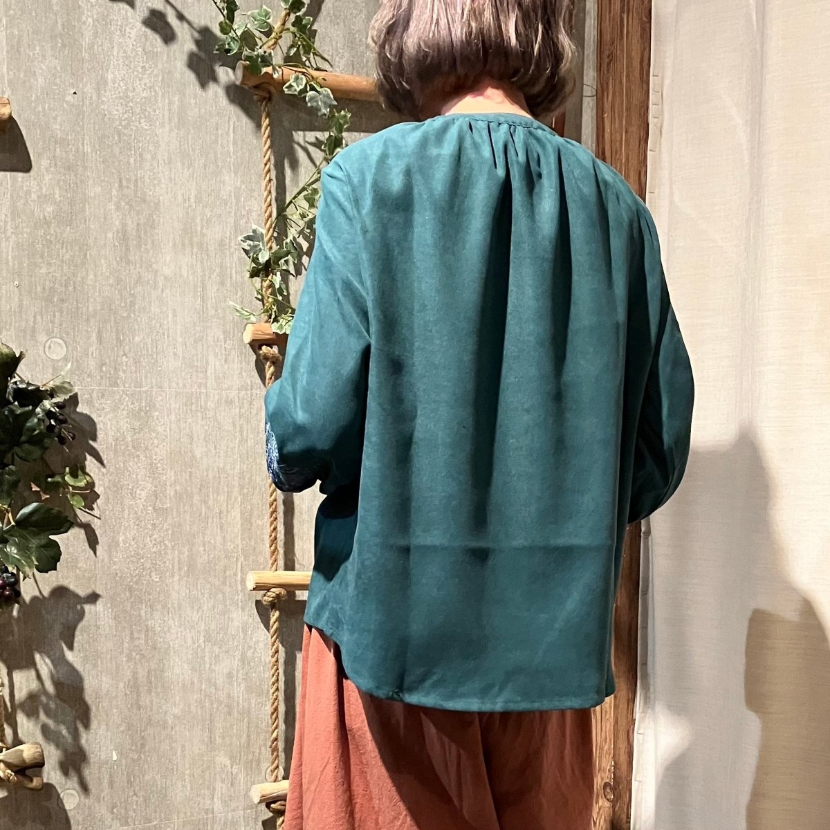 袖に花刺繍の柔らかコールブラウス - to blossom (8181420032132)