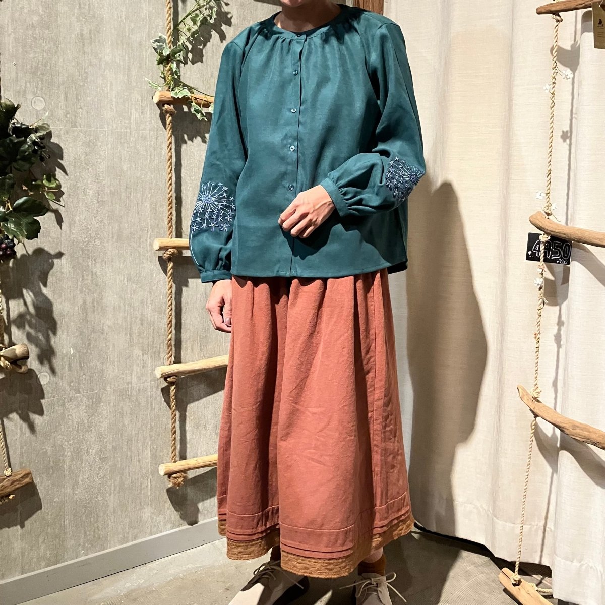 袖に花刺繍の柔らかコールブラウス - to blossom (8181420032132)
