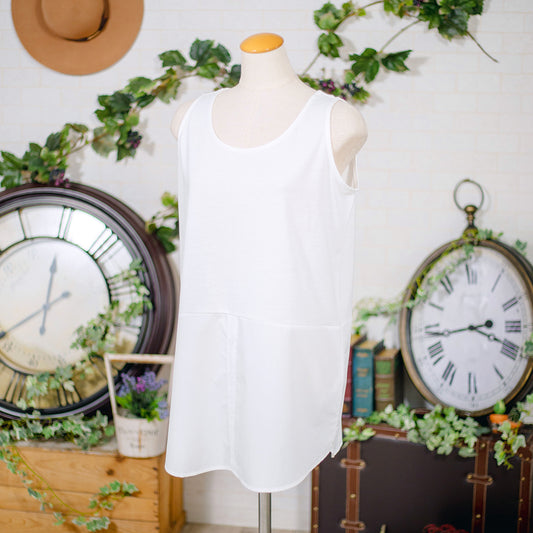 シャツ裾タンクトップ