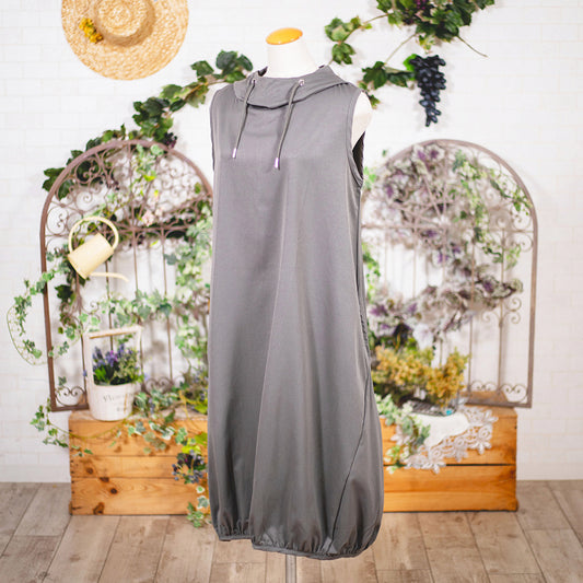 裾バルーンフーディワンピース