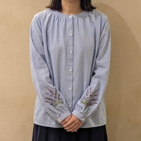 袖flower刺繍ｷﾞｬｻﾞｰブラウス