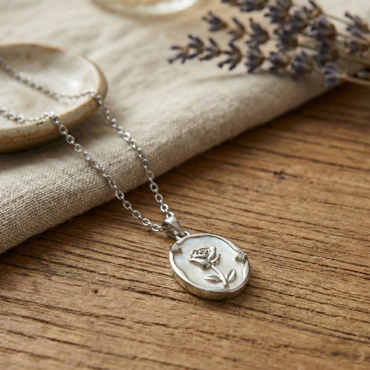 木漏れ日ローズのネックレス