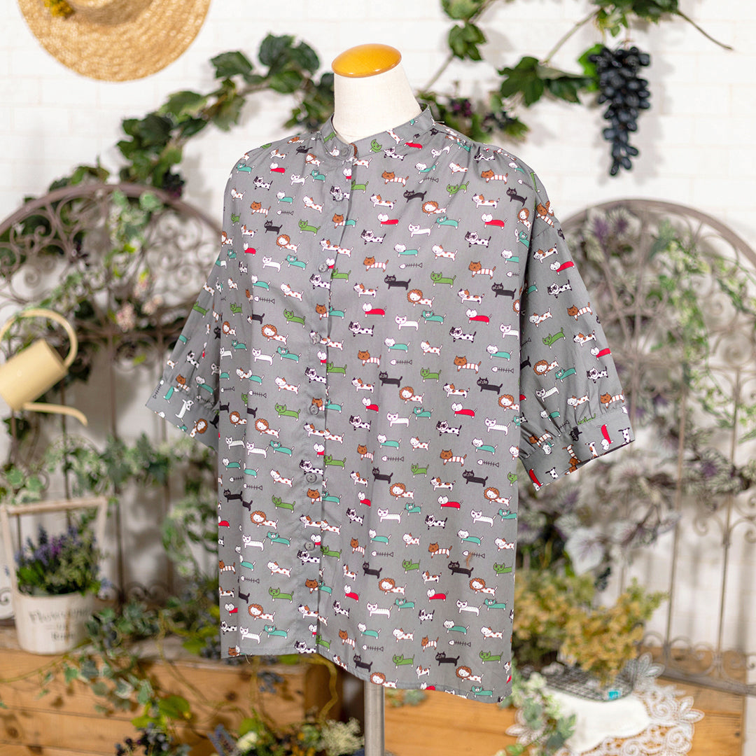 半袖ネコ柄シャツ