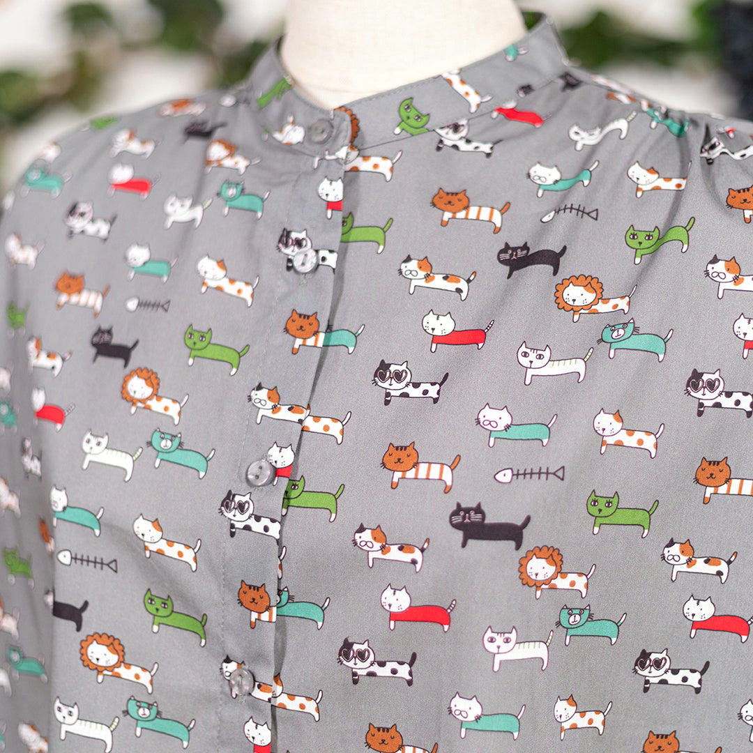 半袖ネコ柄シャツ