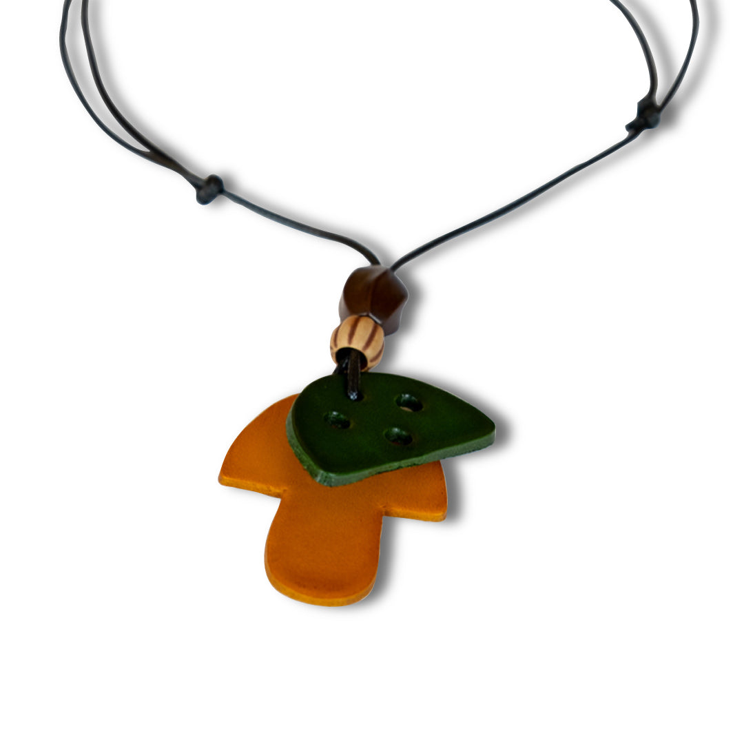 ささやく森のペンダント