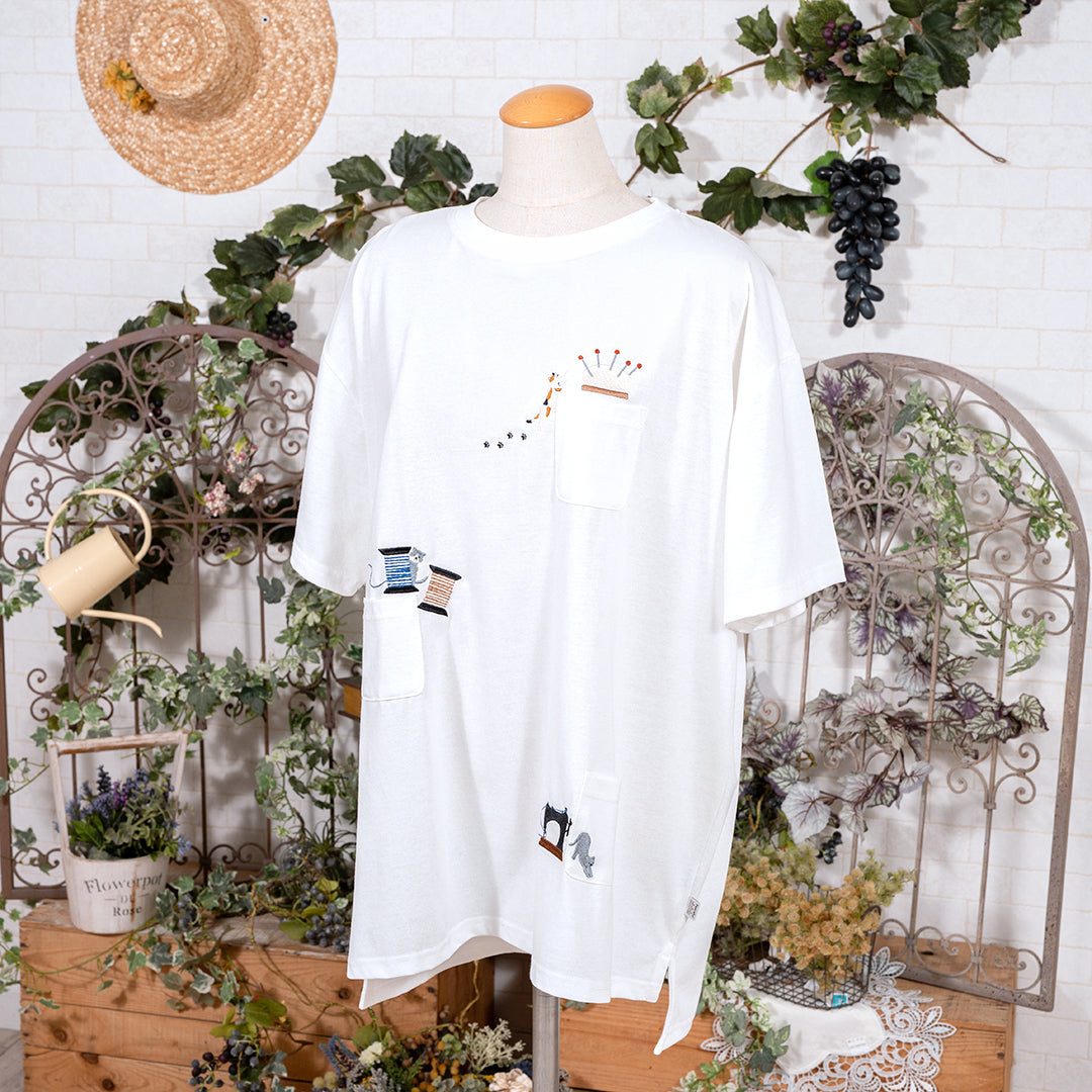 手仕事刺繍の多ポケットTシャツ