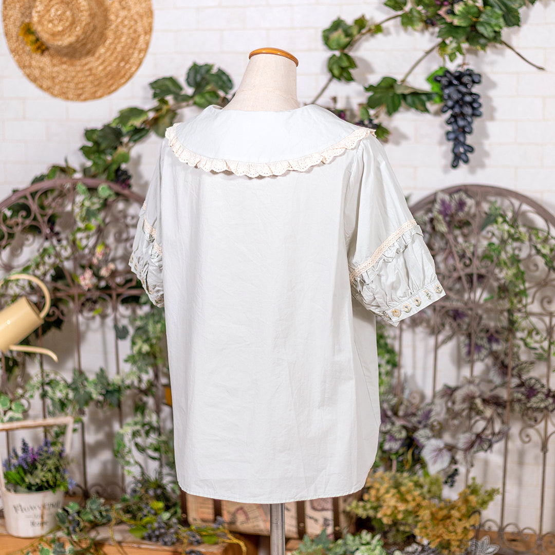 お花刺繍のスカラップ半袖ブラウス