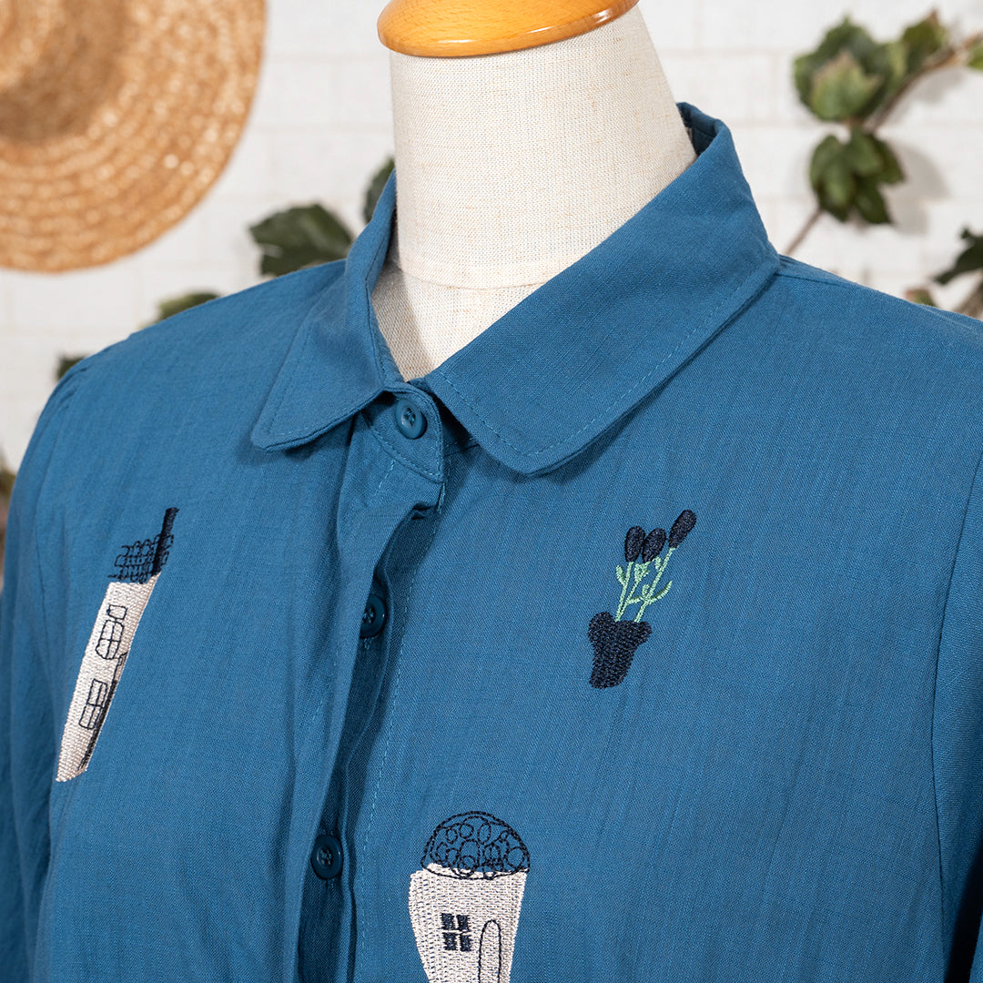 のどかな街の刺繍ブラウス