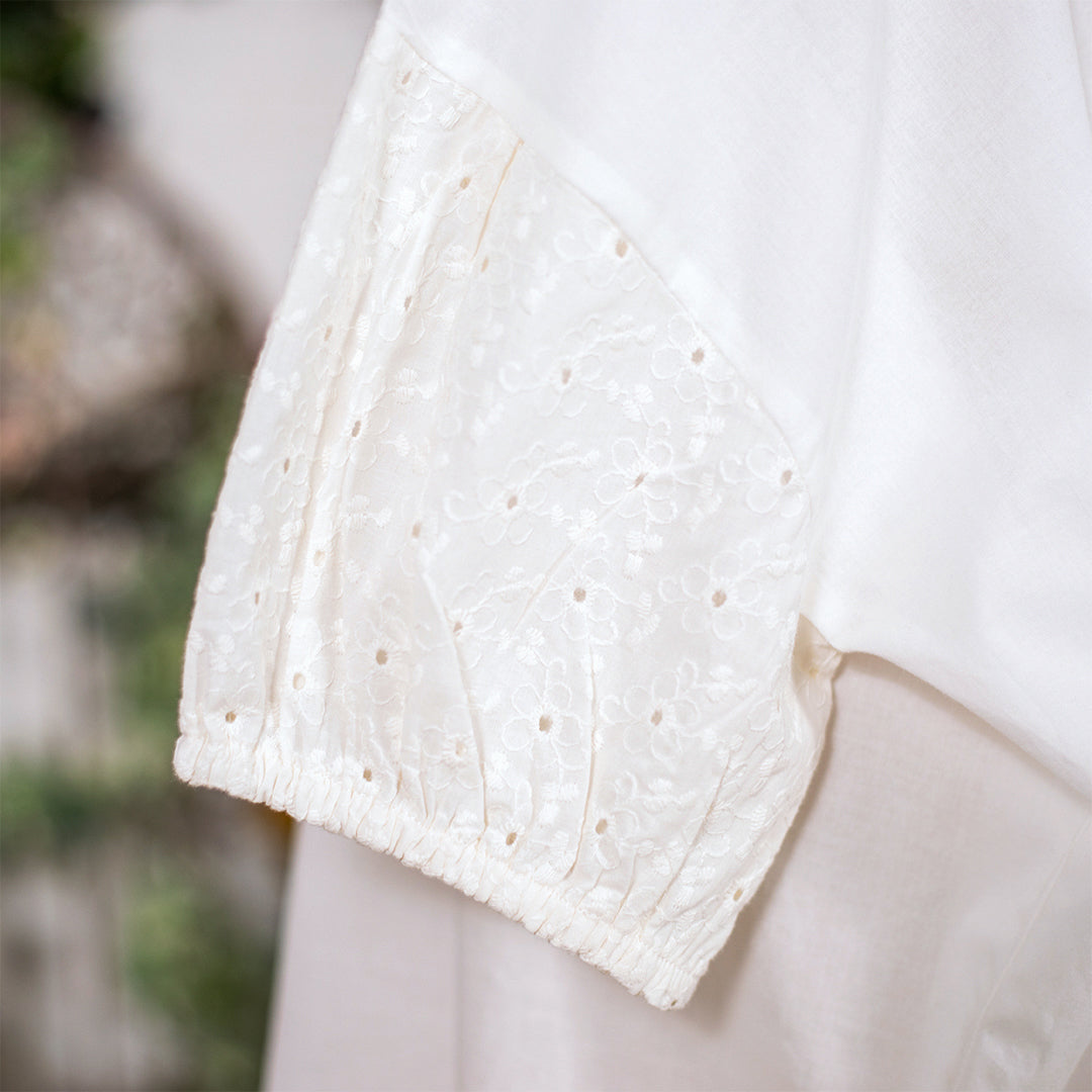 袖刺繍ブラウス