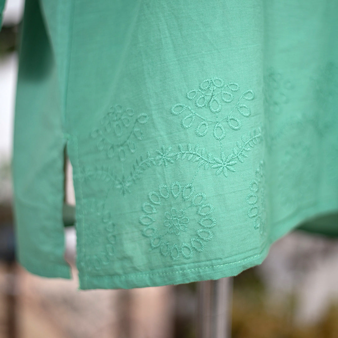 裾刺繍ブラウス　
