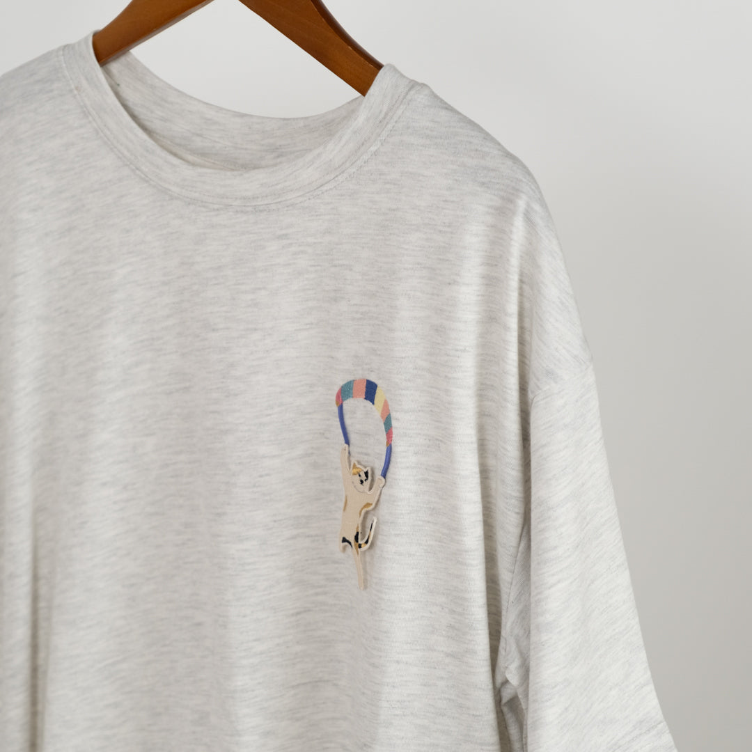 パラシュートぶらぶら猫Ｔシャツ (10032792436868)