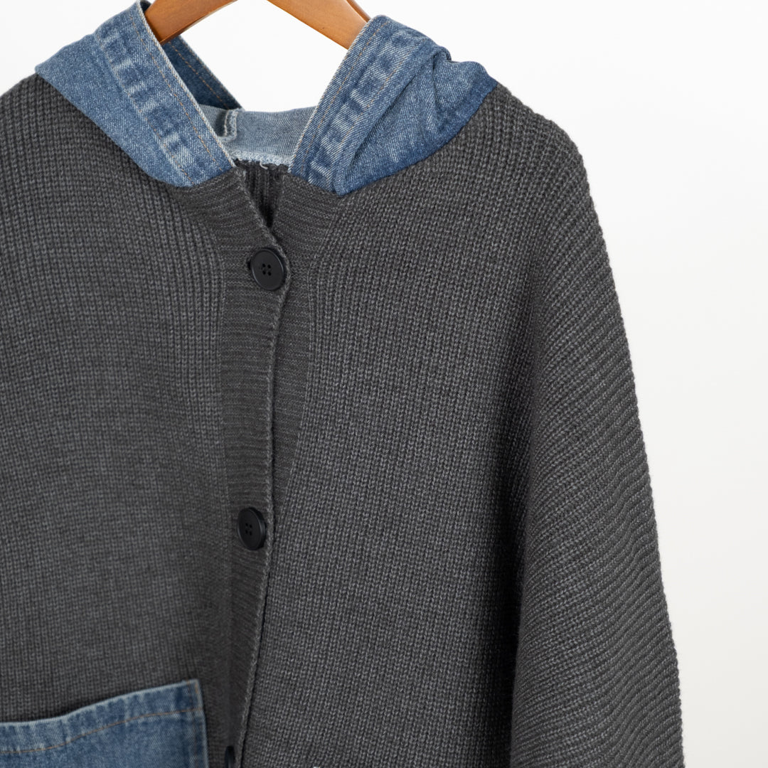 デニムパッチのざっくりカーディガン