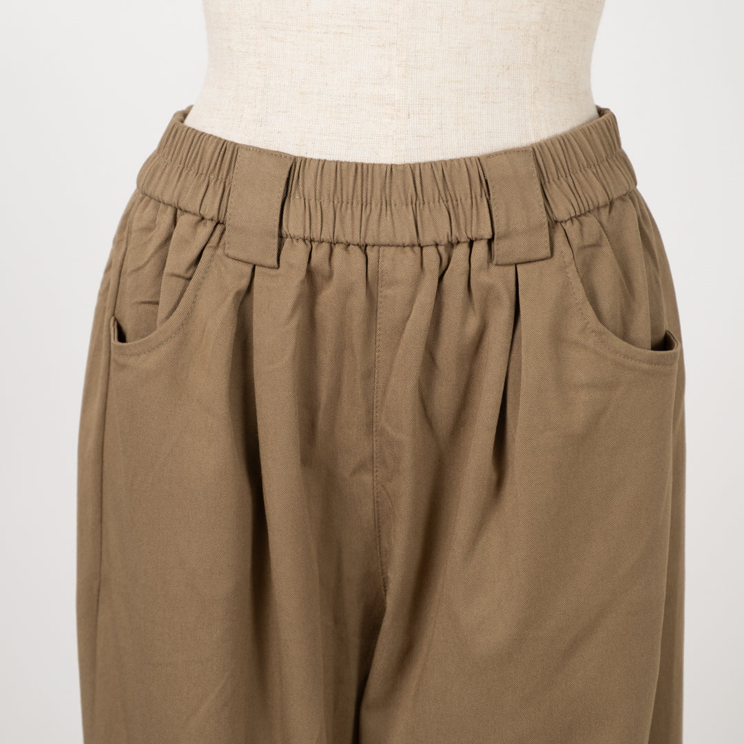 ストレッチテーパードパンツ