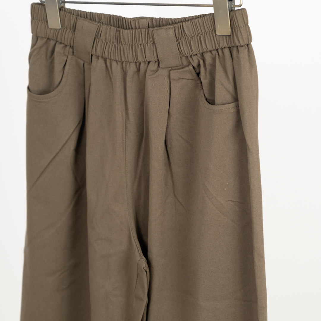 ストレッチテーパードパンツ