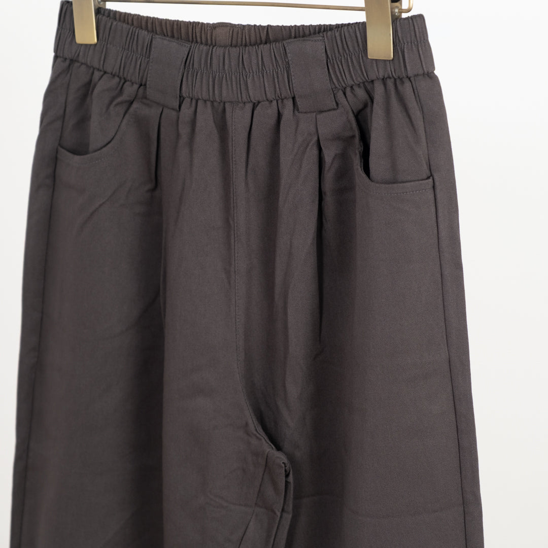 ストレッチテーパードパンツ