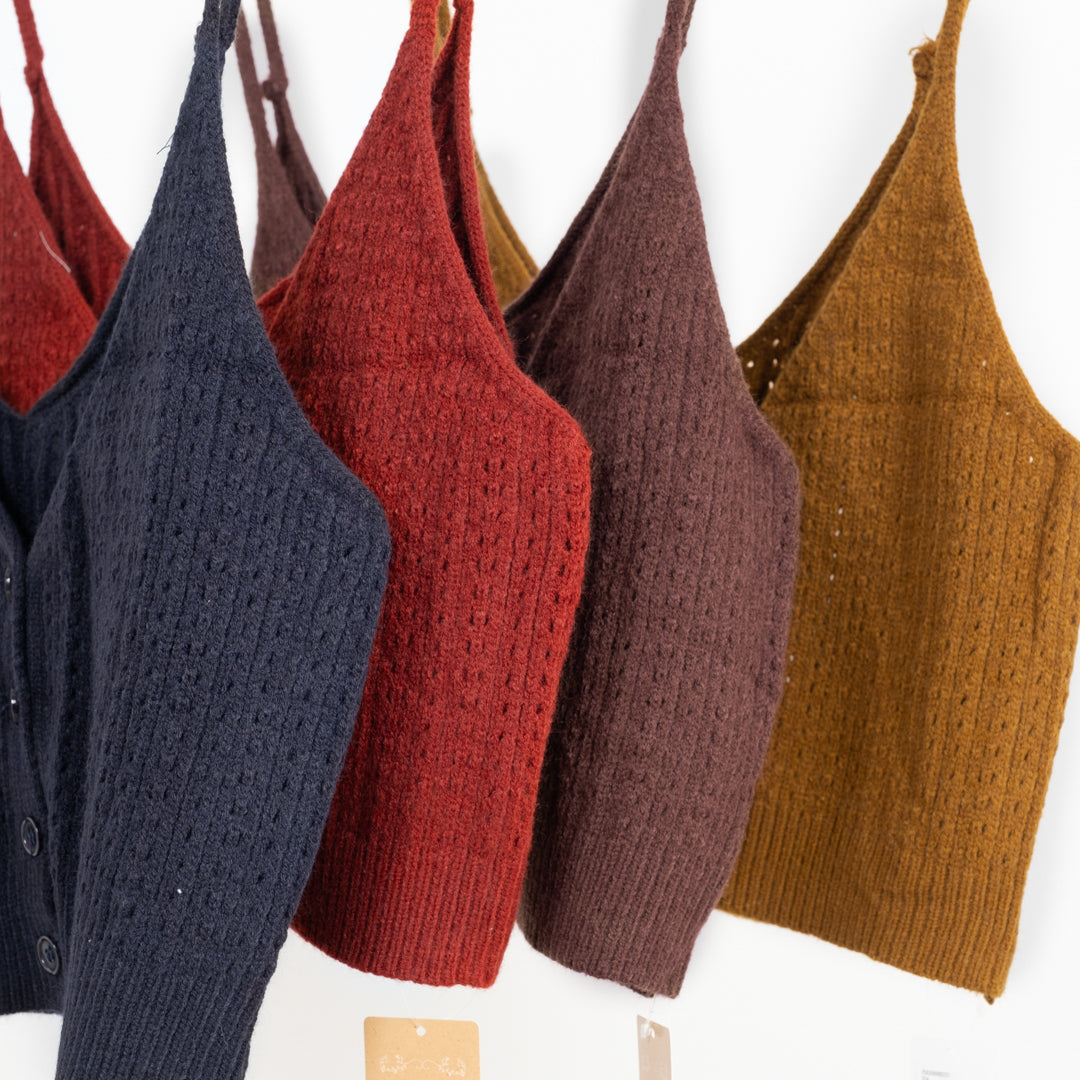 木の実色のニットビスチェ