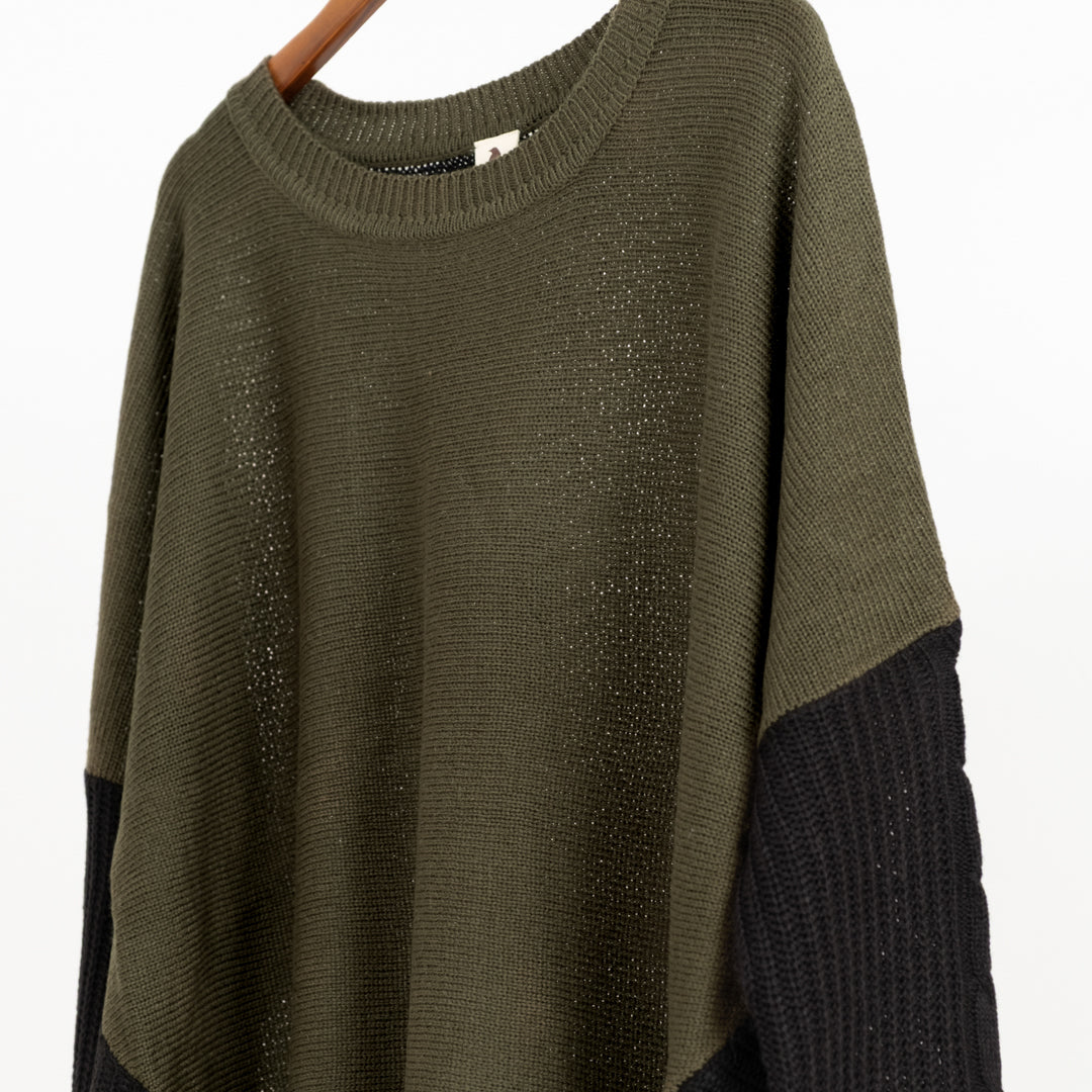 袖ケーブル配色ニットプルオーバー