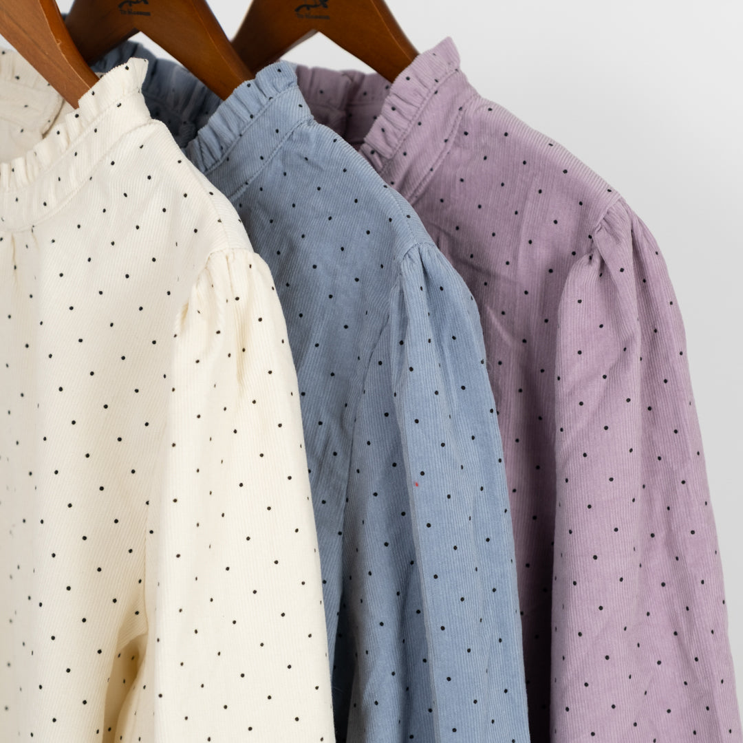 コールテンドットのフリルネック