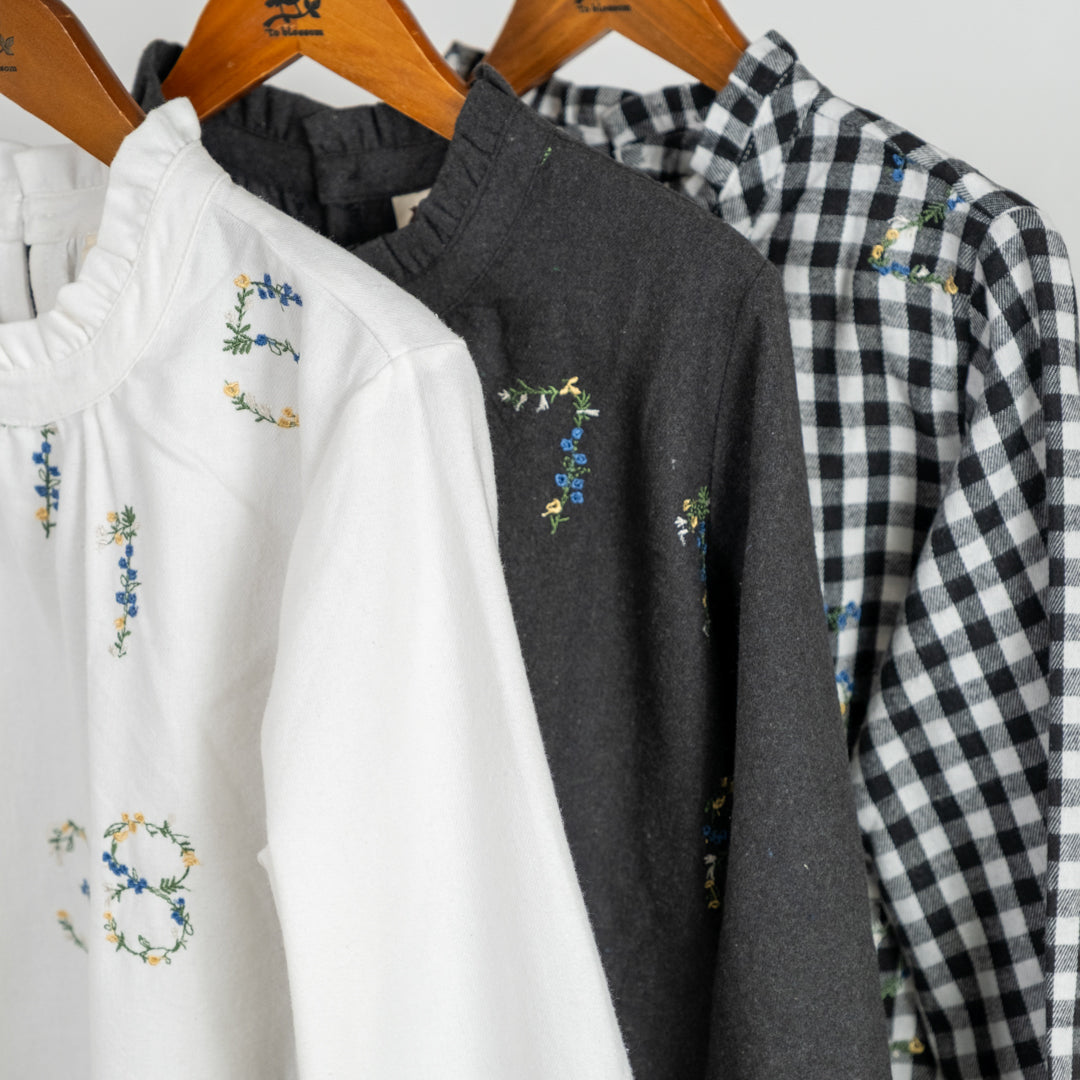 数字花刺しゅうフリルブラウス – to blossom