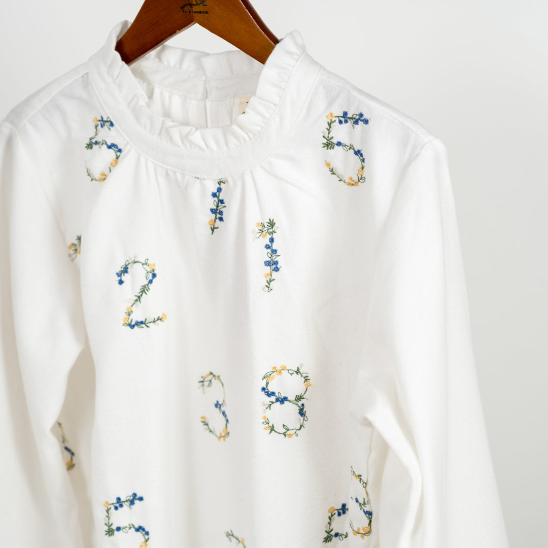数字花刺しゅうフリルブラウス – to blossom CRESCENT 刺繍入り 