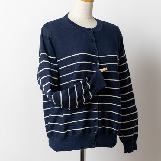 ニットブラウス