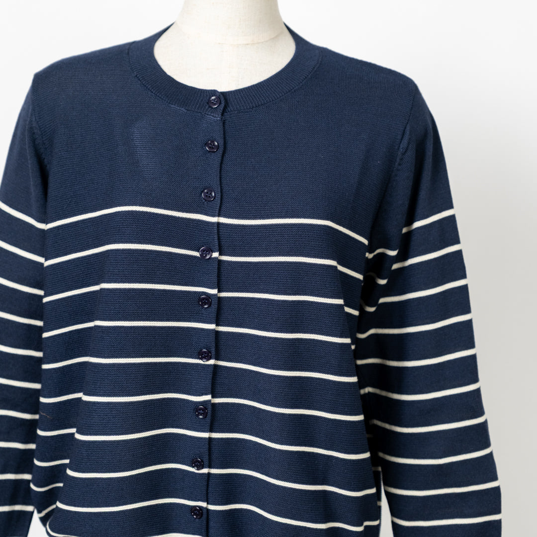 ニットブラウス