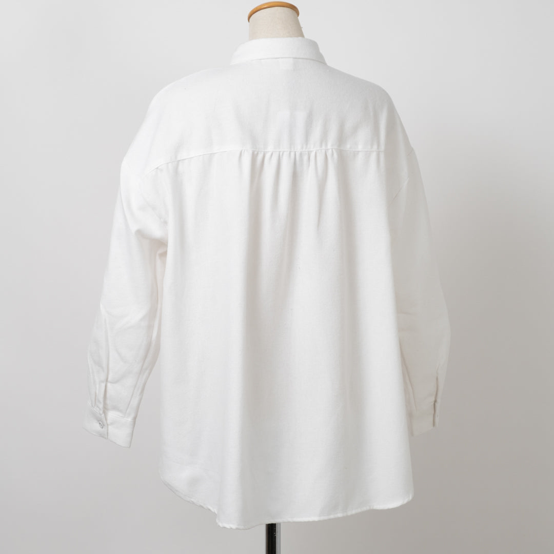 多ボタン朝食シャツ