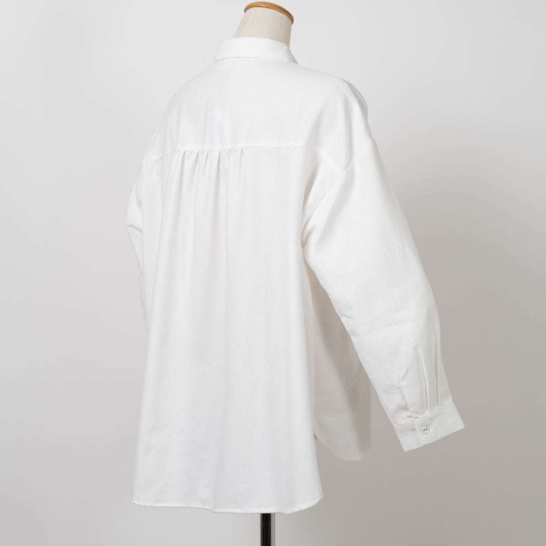 多ボタン朝食シャツ