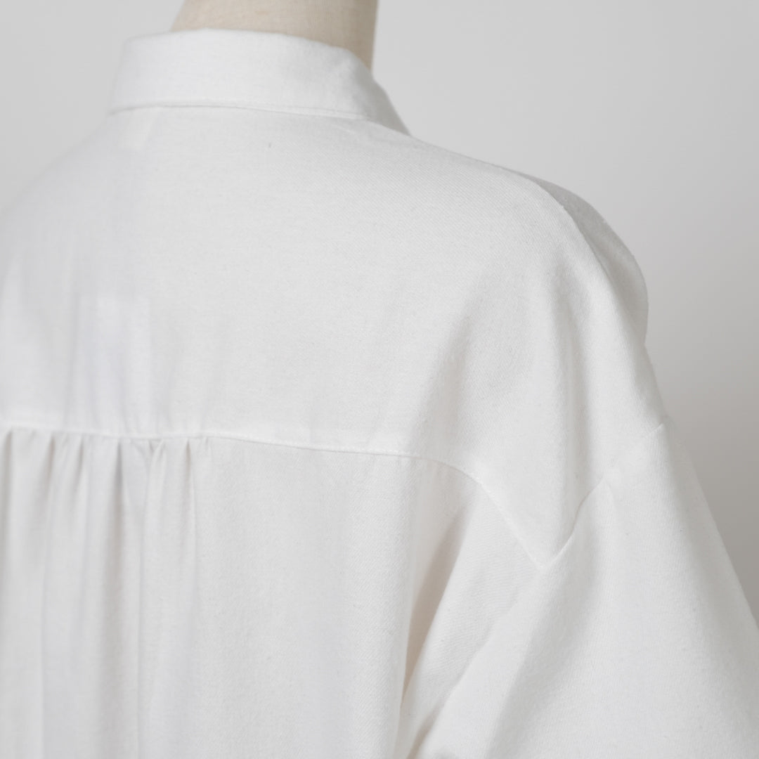 多ボタン朝食シャツ