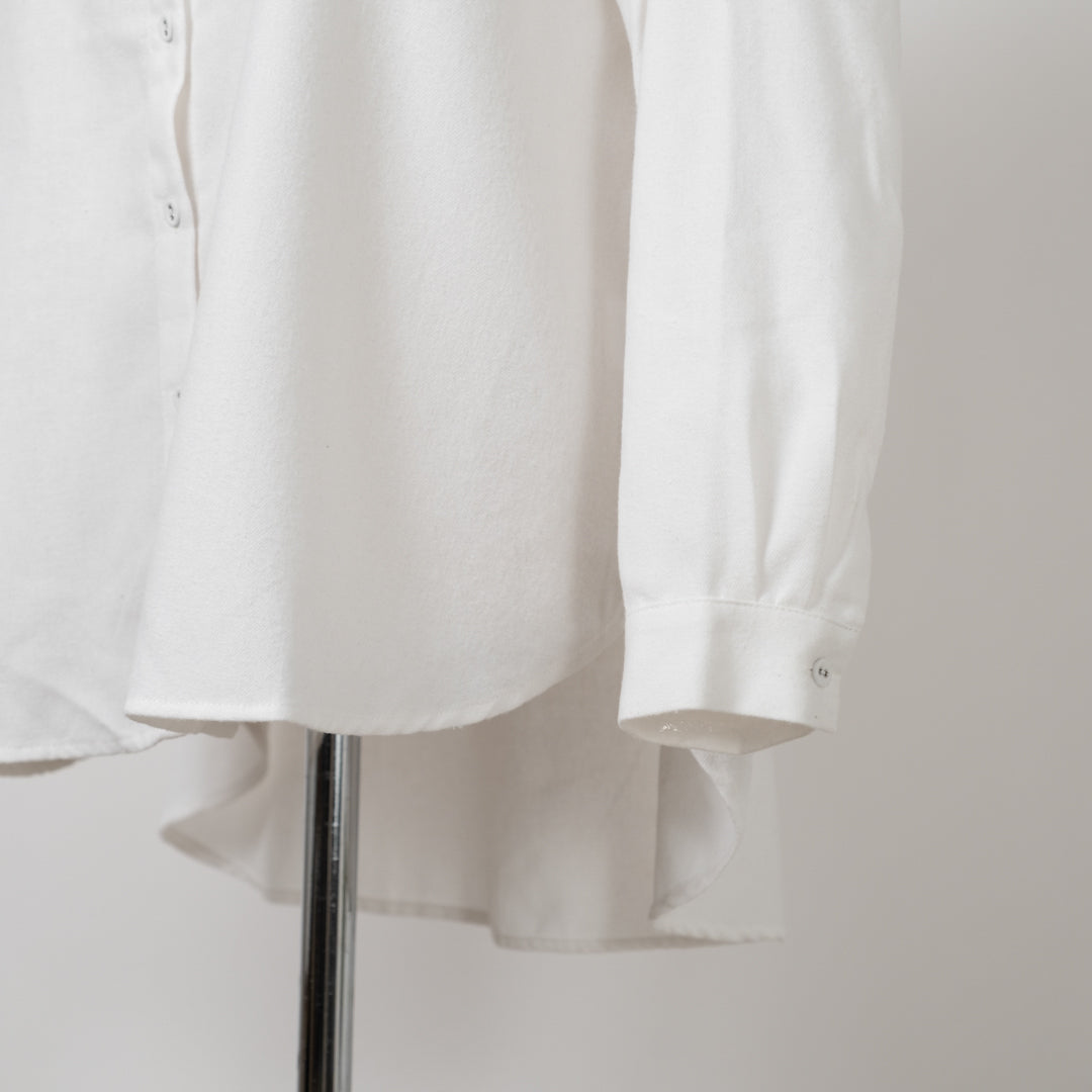 多ボタン朝食シャツ