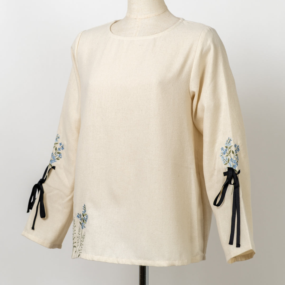 袖ブーケ刺しゅうブラウス