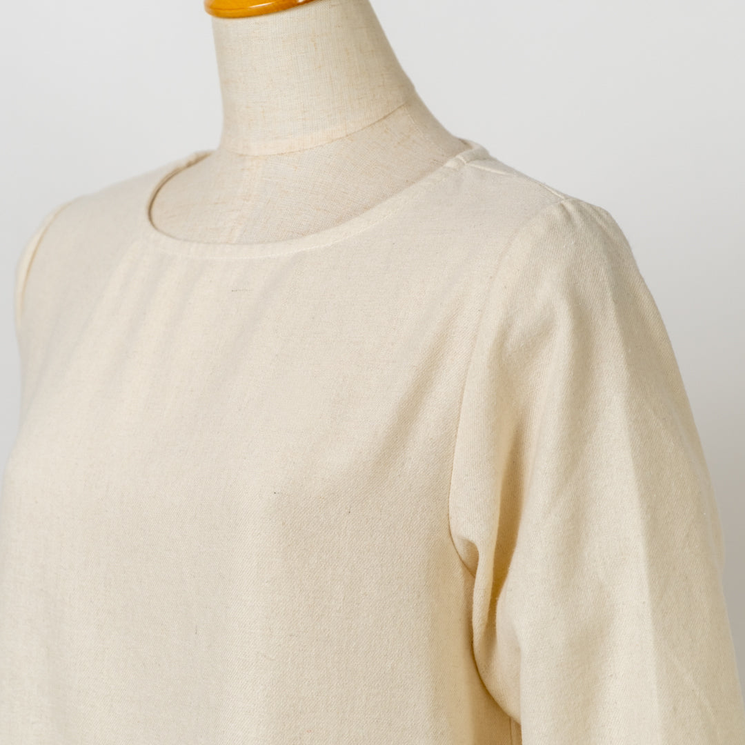 袖ブーケ刺しゅうブラウス