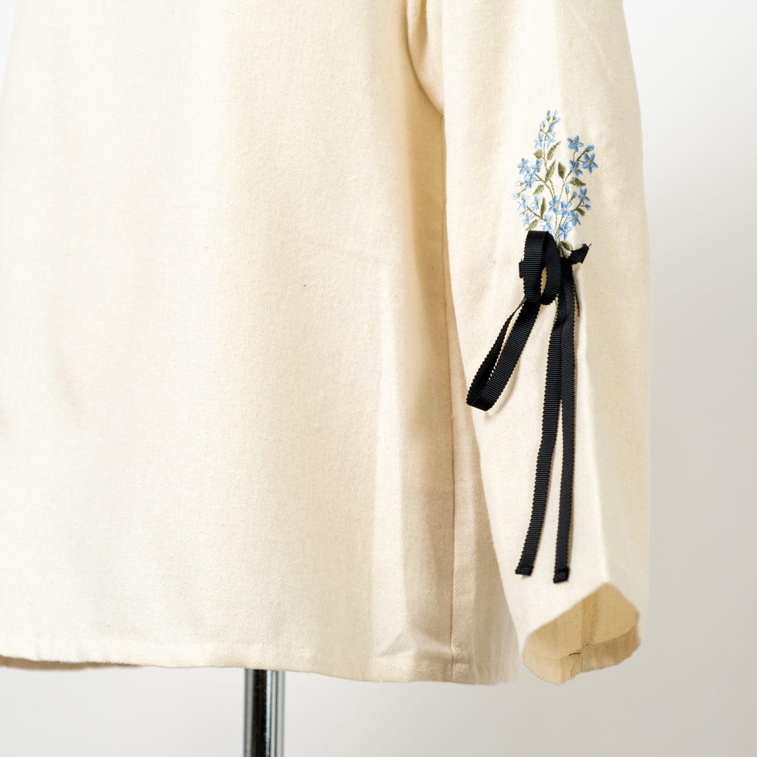 袖ブーケ刺しゅうブラウス