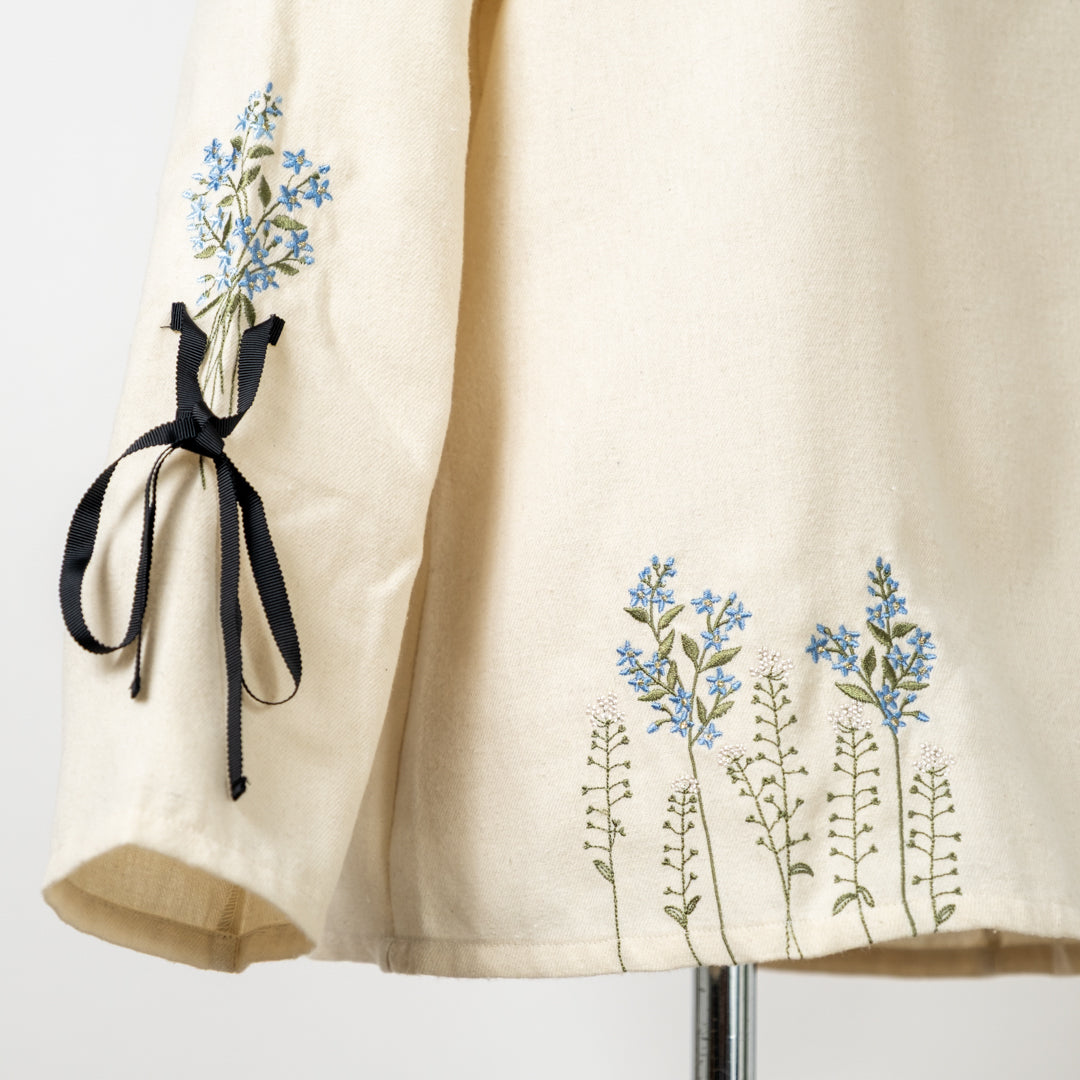 袖ブーケ刺しゅうブラウス