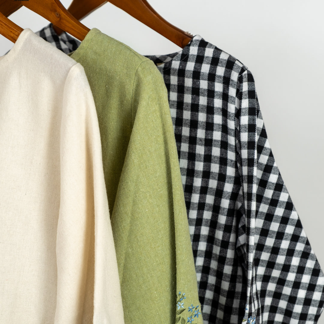 袖ブーケ刺しゅうブラウス