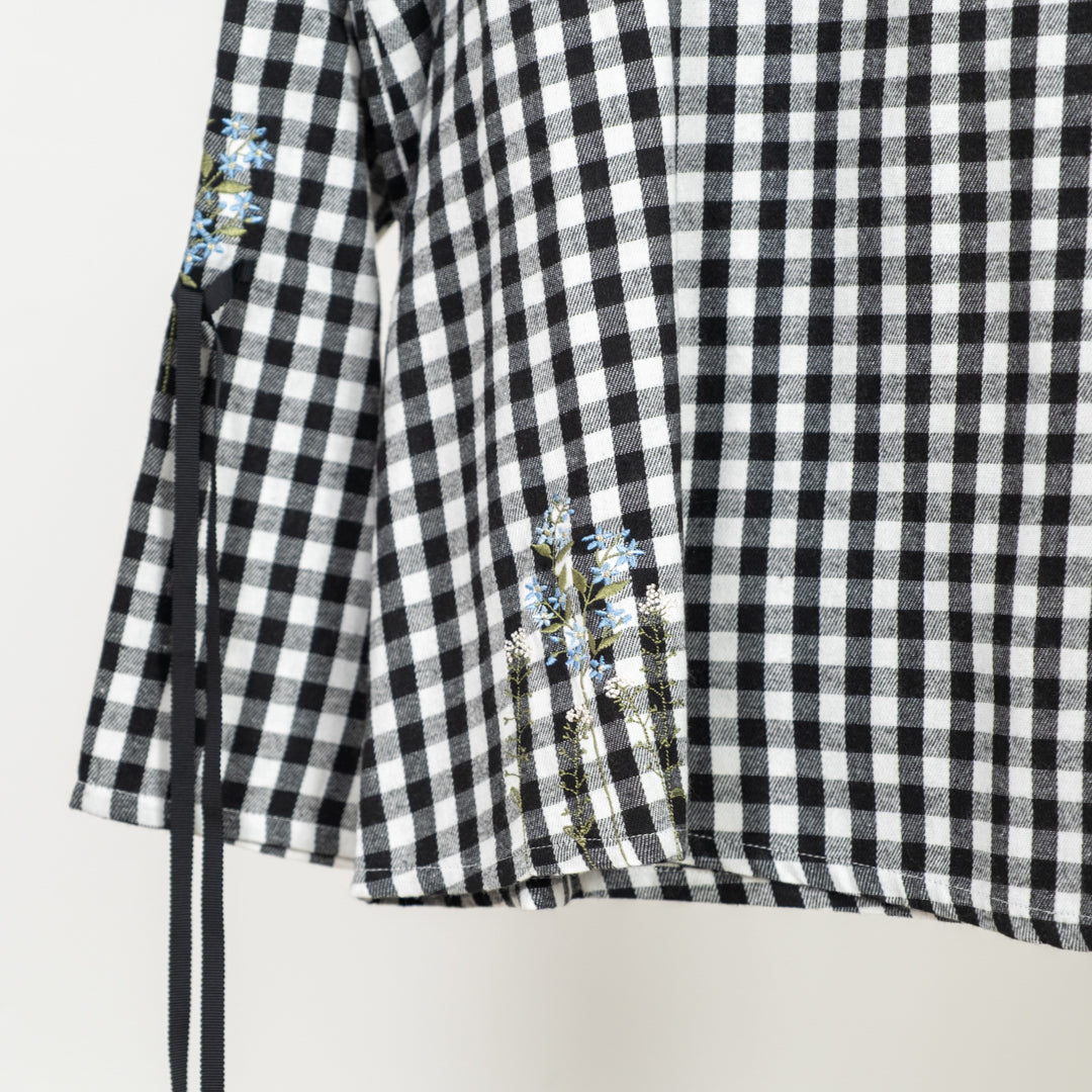 袖ブーケ刺しゅうブラウス