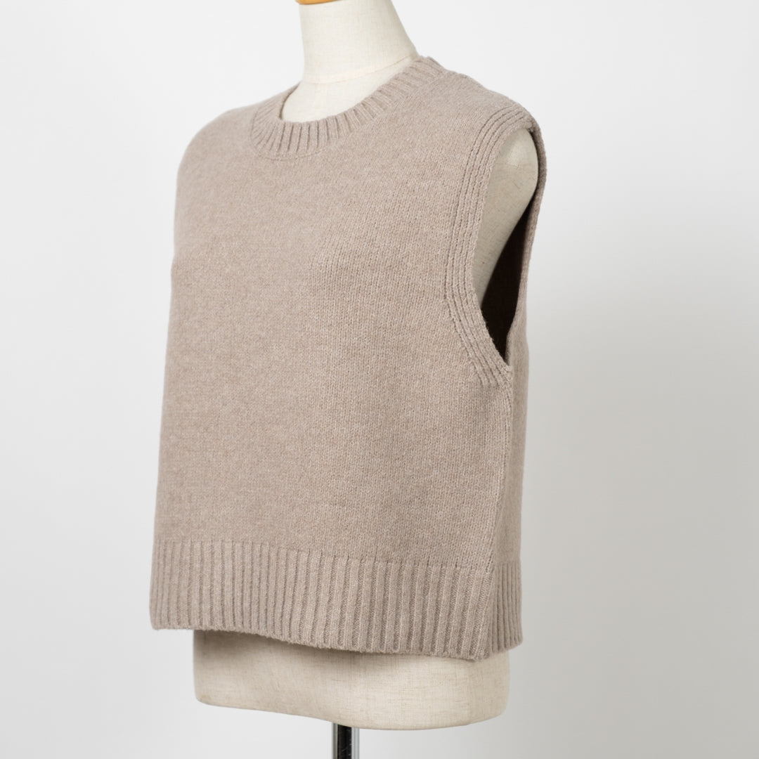 後ボタンニットベスト – to blossom