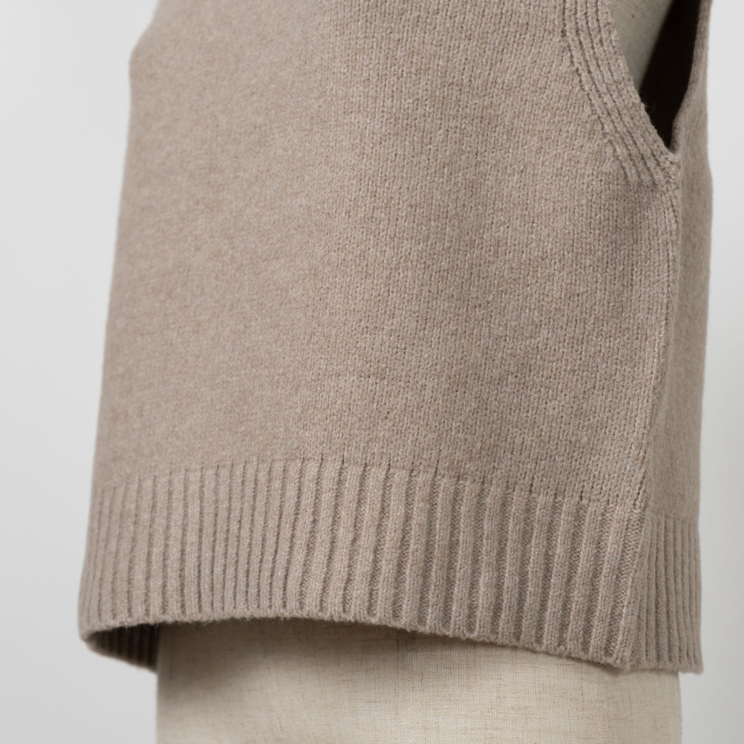 後ボタンニットベスト – to blossom