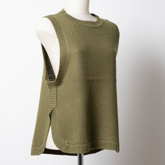 サイドスリットニットベスト