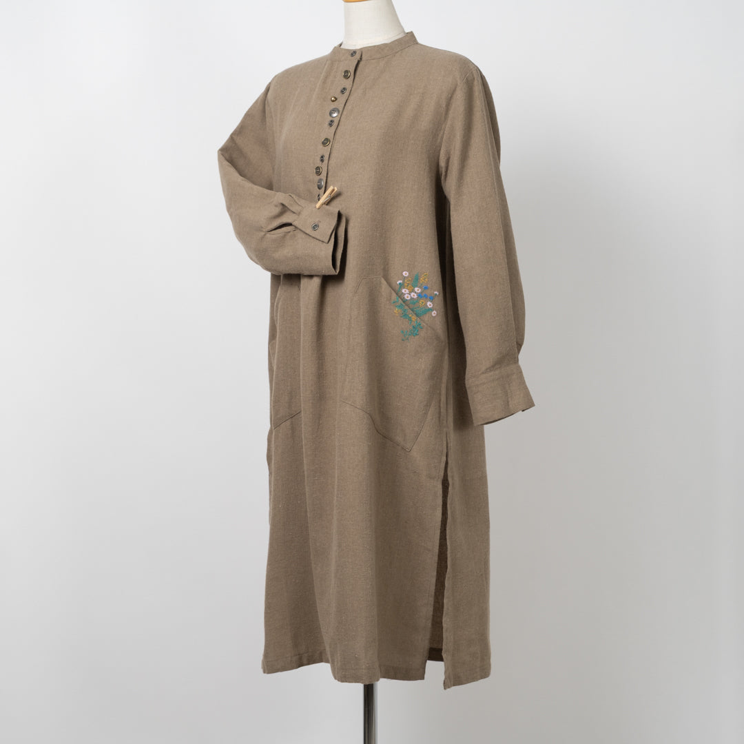 刺しゅう入り多ボタンデザインワンピース