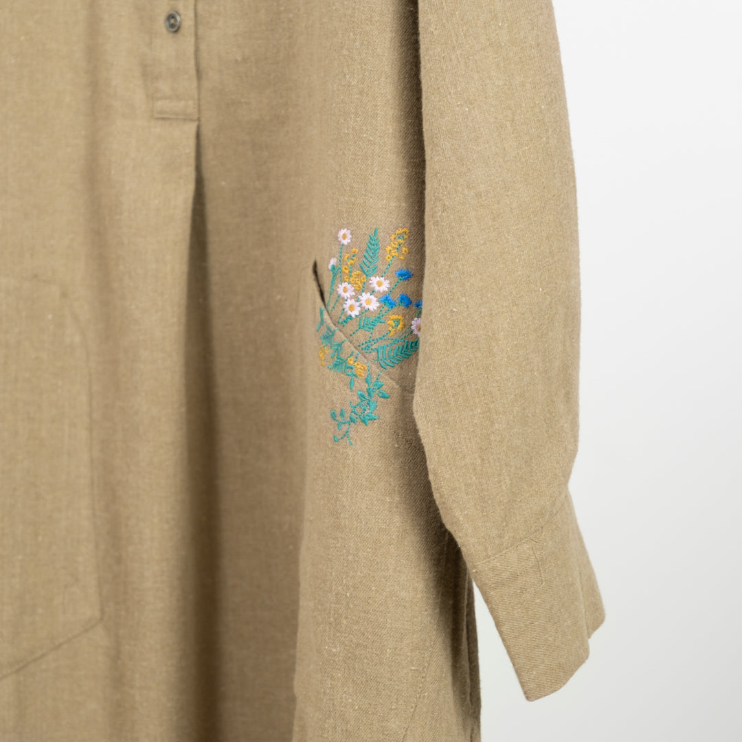 刺しゅう入り多ボタンデザインワンピース