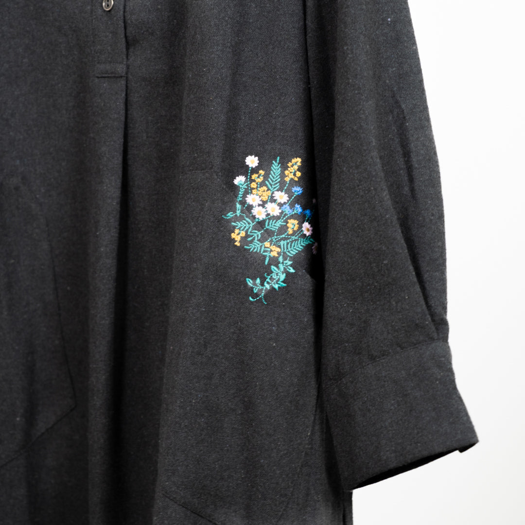 刺しゅう入り多ボタンデザインワンピース